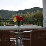 Laura House Alykes (Zakynthos)