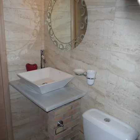 Laura House Apartman Alikész