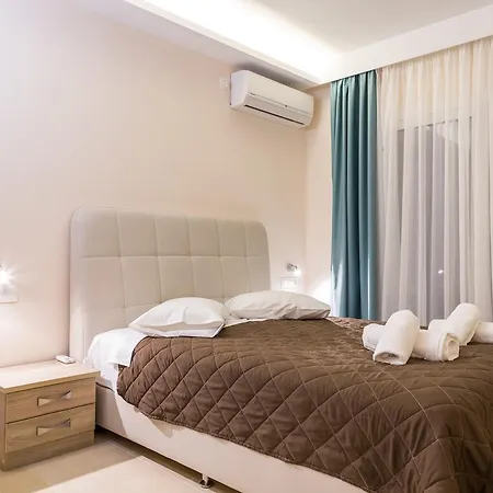 Laura House Apartman *