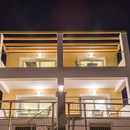 Laura House Apartman *