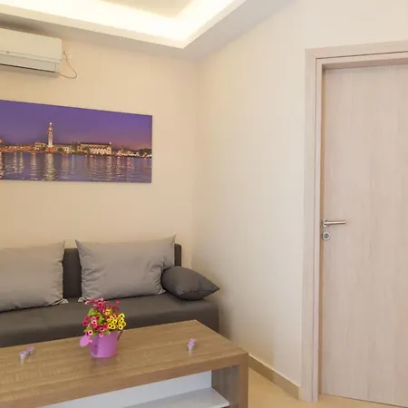 Apartman Laura House *