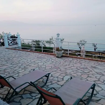 Laura House Apartman