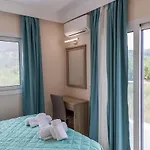 Laura House * Alikész